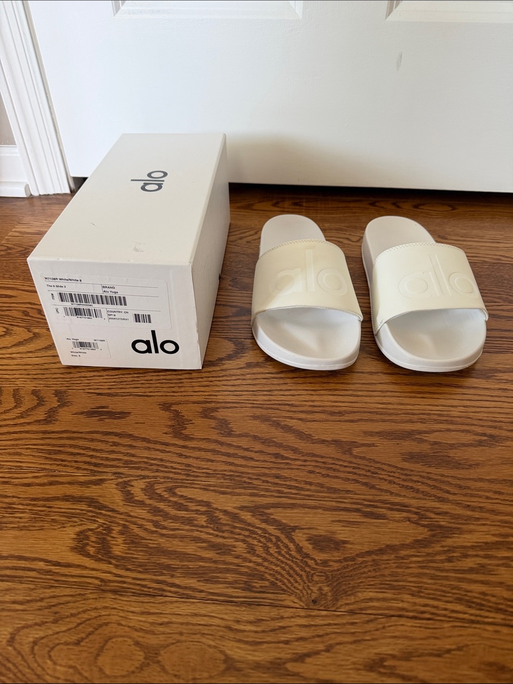 ALO Women’s sandals
